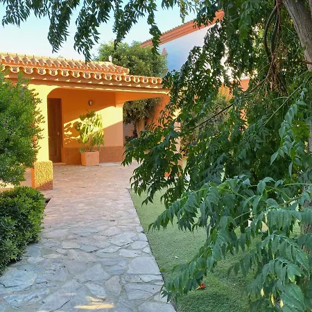Casa Con Jardin Privado Y Piscina Compartida Chalet