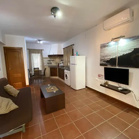 Casa Con Jardin Privado Y Piscina Compartida