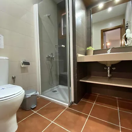 Chalet Casa Con Jardin Privado Y Piscina Compartida