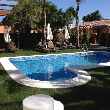 Casa Con Jardin Privado Y Piscina Compartida Chalet