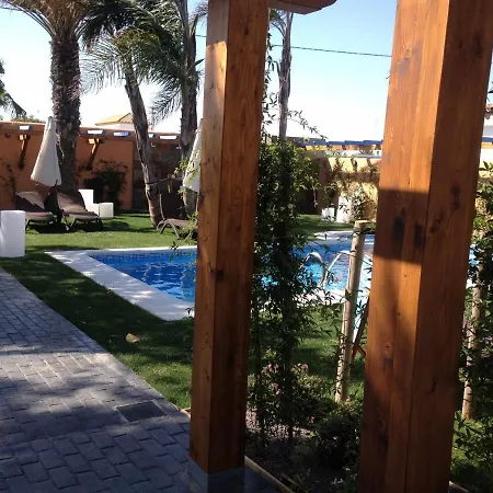 Casa Con Jardin Privado Y Piscina Compartida