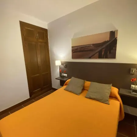 Casa Con Jardin Privado Y Piscina Compartida