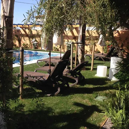Chalet Casa Con Jardin Privado Y Piscina Compartida